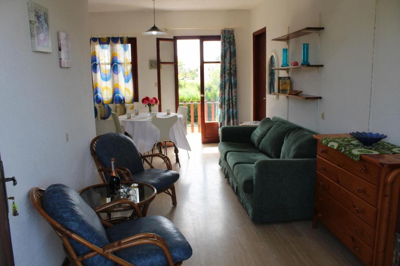 Nikos Seaside Apartment Litheres