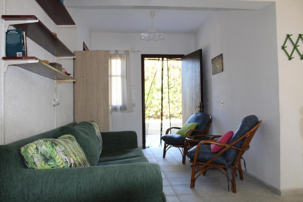 Nikos Seaside Apartment